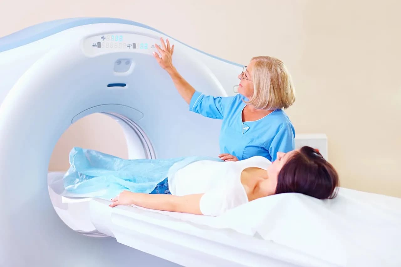 Co wykrywa tomografia głowy? Kluczowe informacje o diagnozach
