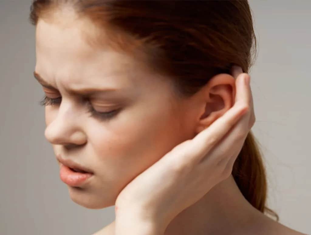 Szum w głowie co oznacza? Przyczyny, objawy i skuteczne leczenie