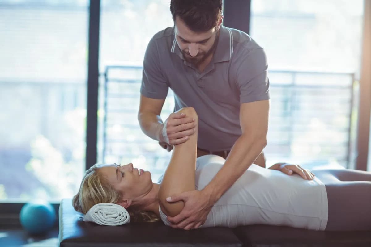 Jak się pisze rehabilitacja? Poznaj poprawną pisownię i znaczenie