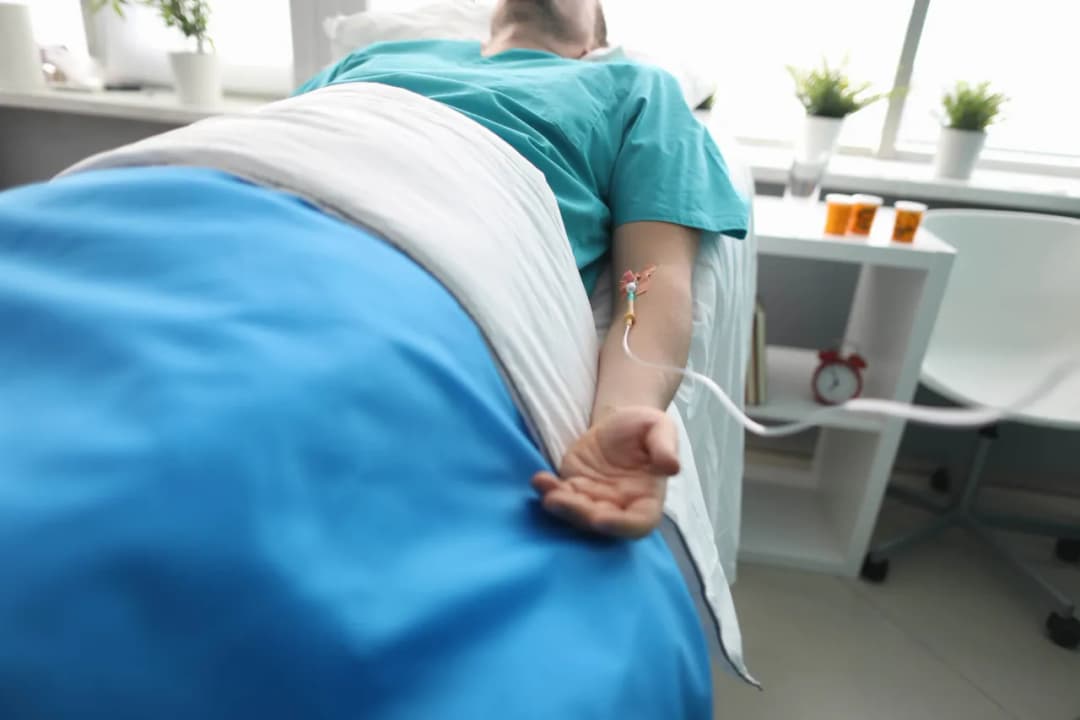 Jak rozmawiać z osobą w śpiączce, by nawiązać kontakt emocjonalny