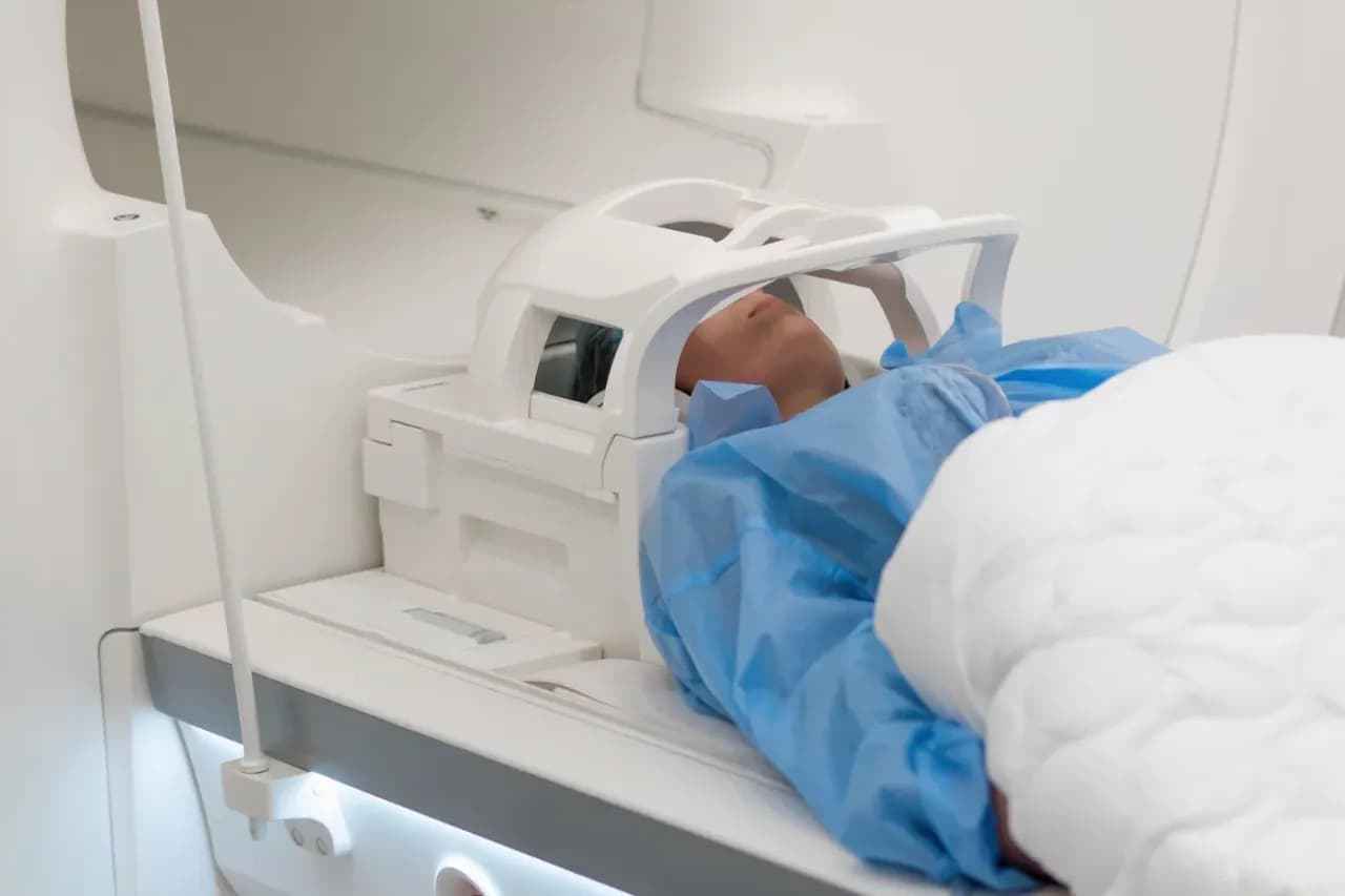 Ile trwa tomograf głowy? Czas badania z kontrastem i bez