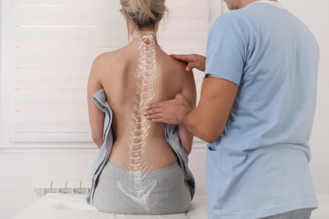 Kiedy rehabilitacja po operacji kręgosłupa? Poznaj kluczowe etapy i czas trwania