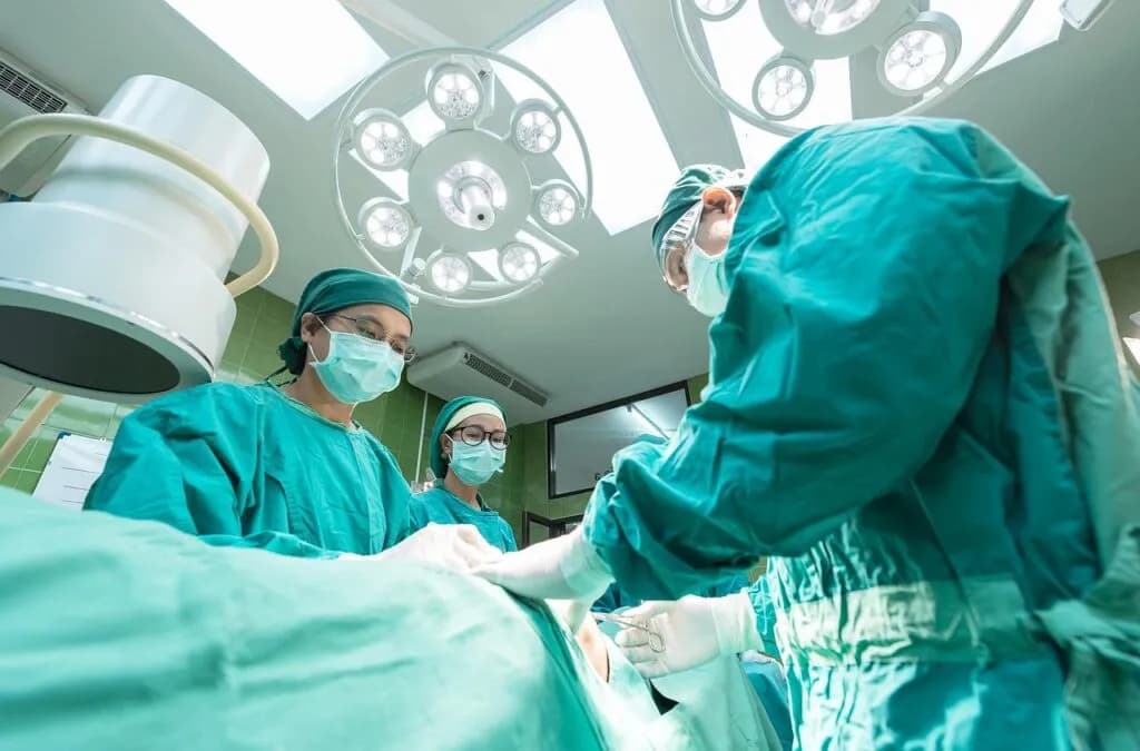 Czym zajmuje się neurochirurg? Poznaj kluczowe zadania i metody