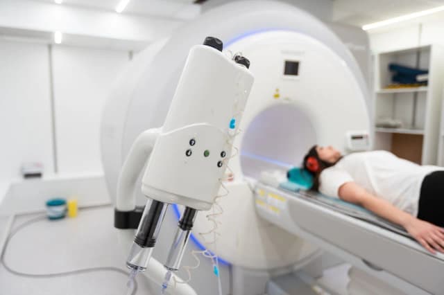 Jak wygląda tomografia głowy – co musisz wiedzieć przed badaniem