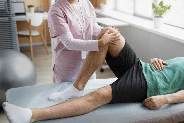 Kto kieruje na rehabilitacje? Sprawdź, kto może wystawić skierowanie
