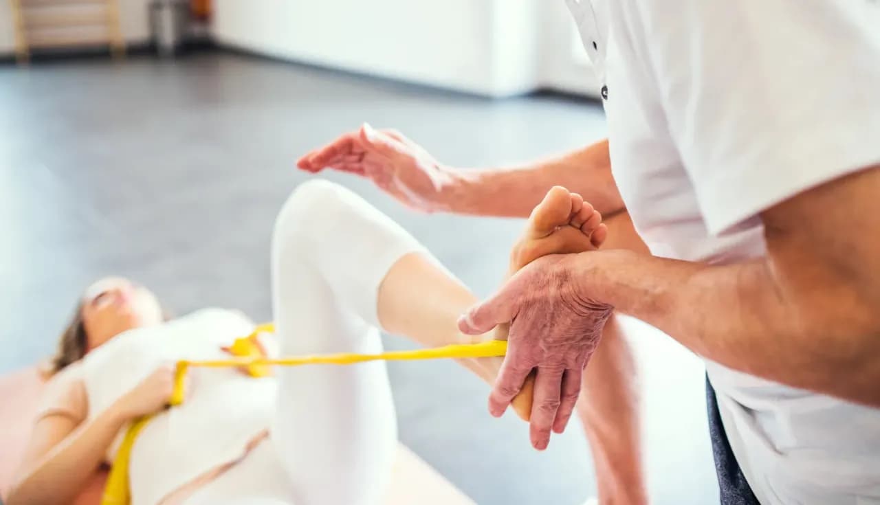 Jak długo trwa rehabilitacja po złamaniu kostki i co wpływa na czas?